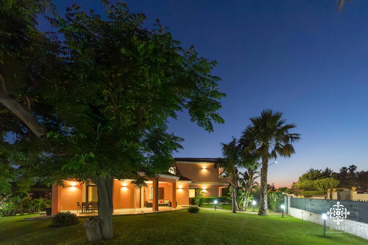 Villa Seaside - Beach Retreat With Jacuzzi Syracuse Exterior photo