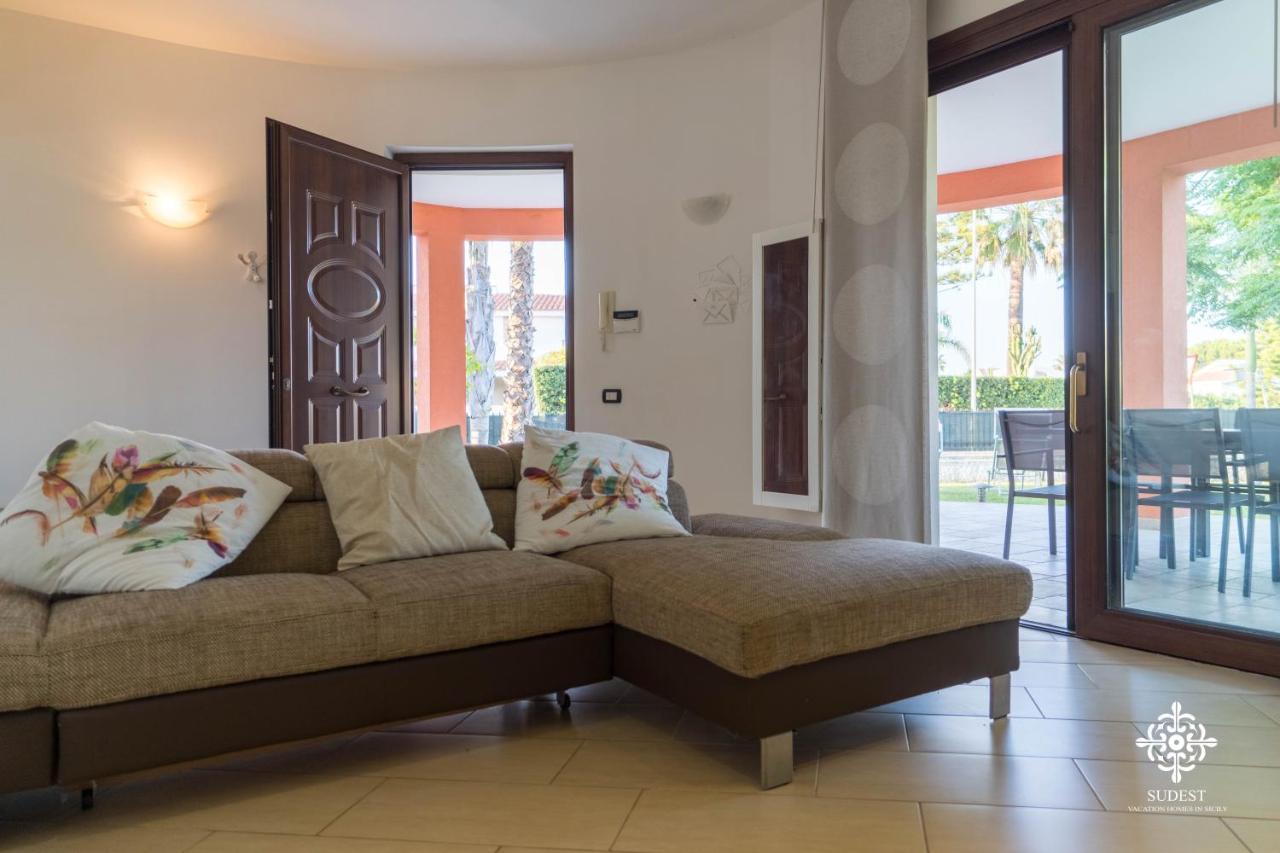 Villa Seaside - Beach Retreat With Jacuzzi Syracuse Exterior photo