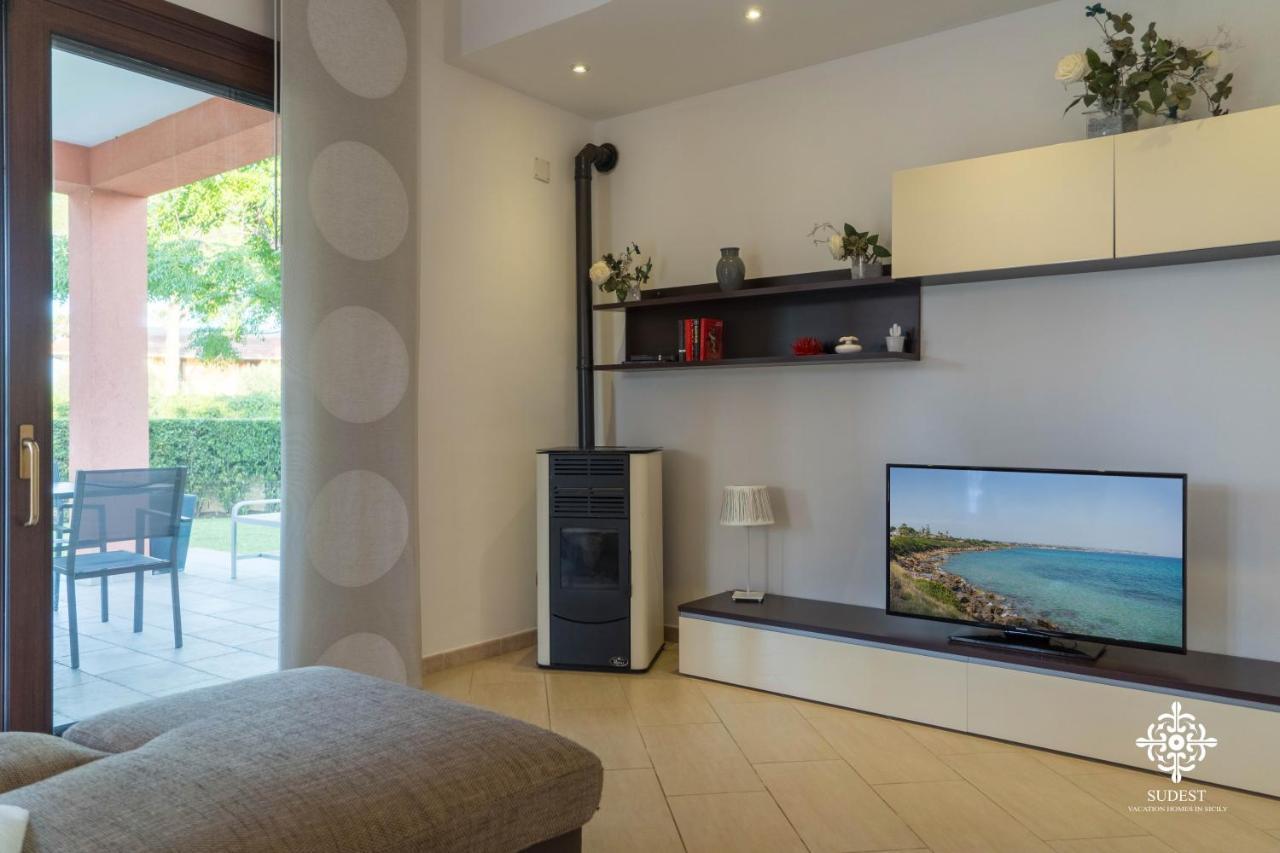 Villa Seaside - Beach Retreat With Jacuzzi Syracuse Exterior photo