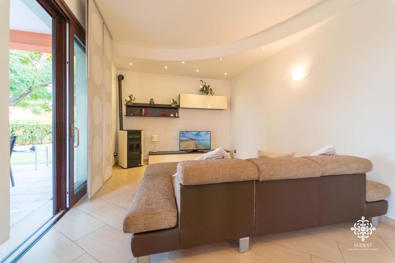 Villa Seaside - Beach Retreat With Jacuzzi Syracuse Exterior photo